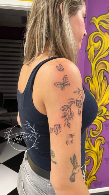 Tattoo arm vlinders 