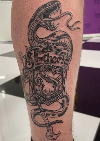 Tattoo been harry potter Slytherin black and grey
