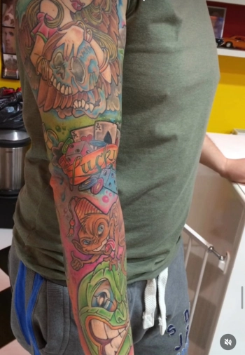 Tattoo color arm 